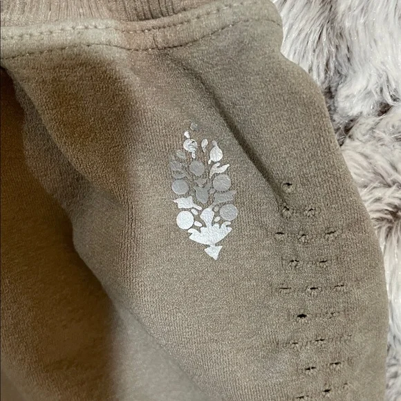 FP Movement by Free People Good Karma Taupe Running Shorts NWOT XL - Picture 2 of 6